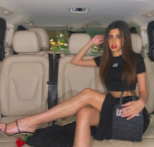 Noor Taher Instagram - loewe u and leave u🌹 @loewe