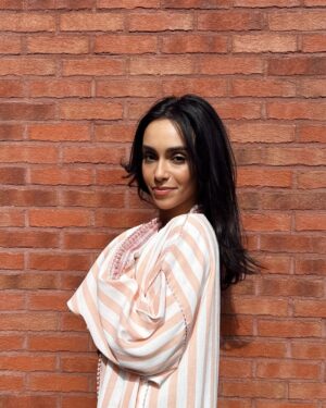 Nora Gharib Instagram - EID MUBARAAAAAK! Dankbaar voor mijn familie en vrienden🤲🏽😭🤍