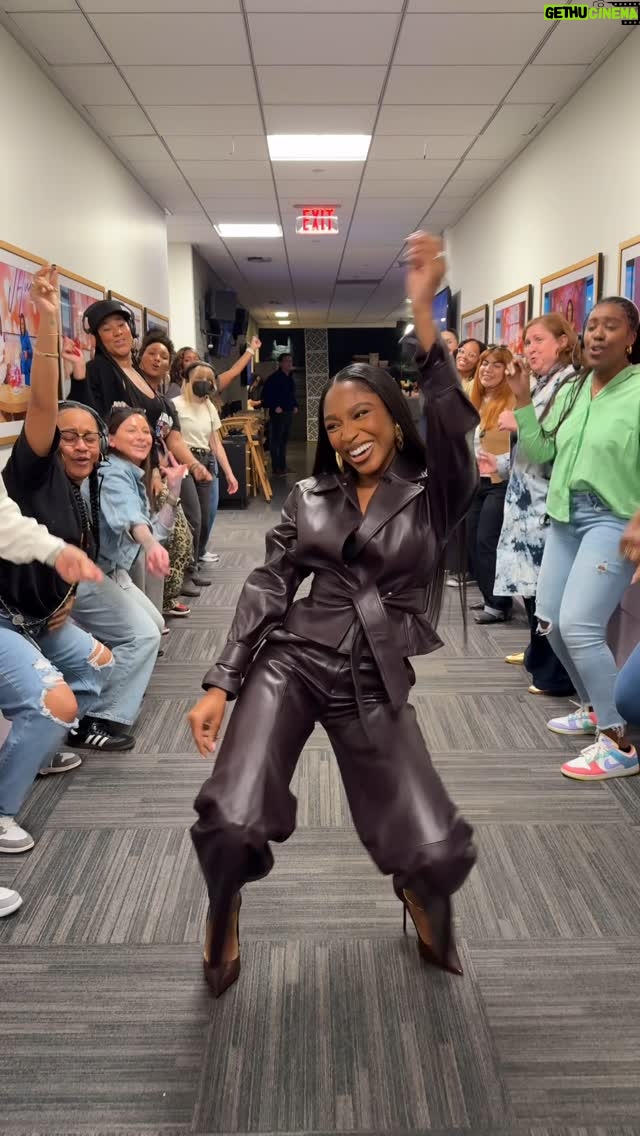 Normani - 276.9K Likes - Normani’s walking through!