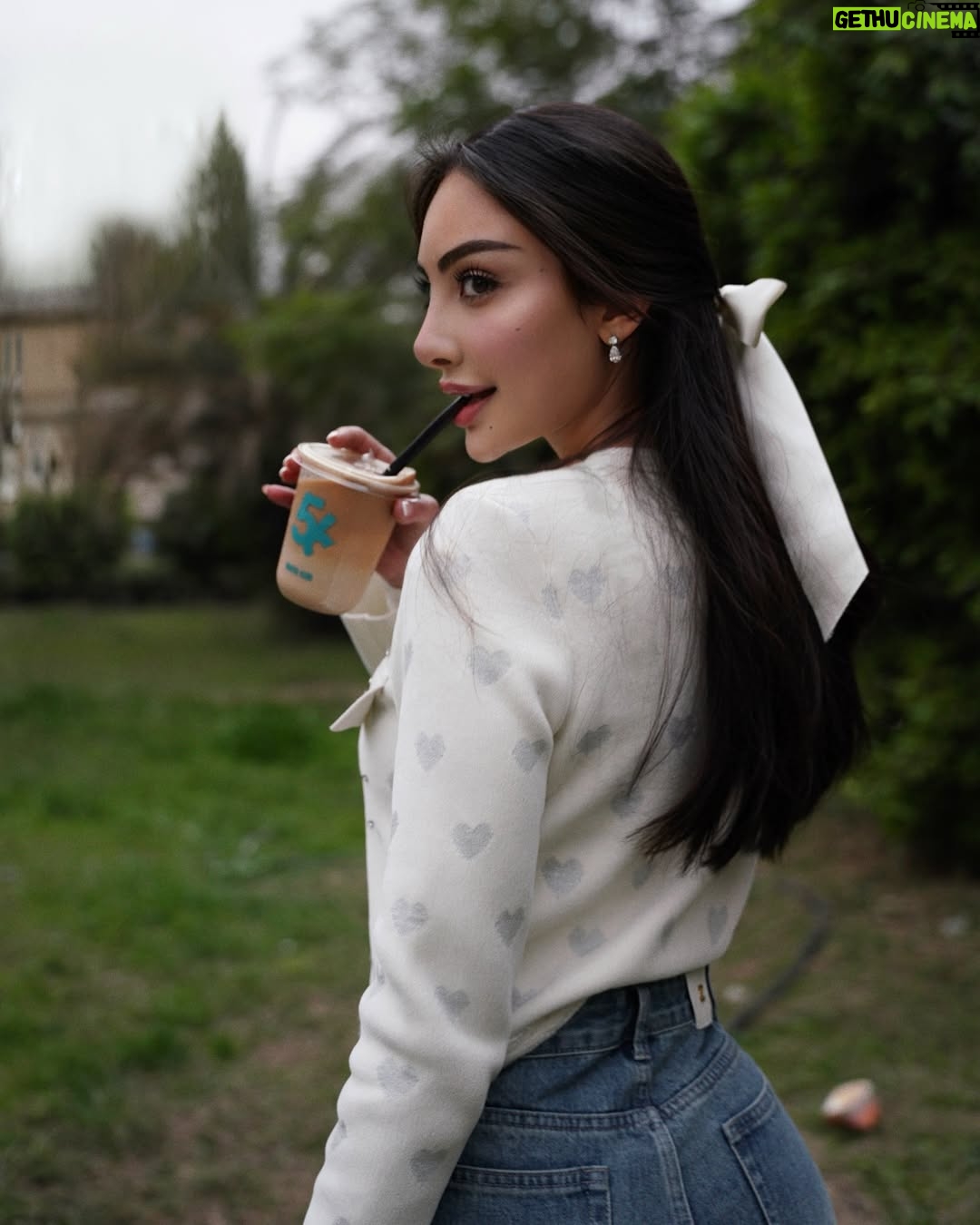 Nour AlGhandour - 98.7K Likes - More espresso 
Less despresso 
😜💫☕️✨😌

@fiftysix.coffee Thank you 🤍
📸 : @official_ub