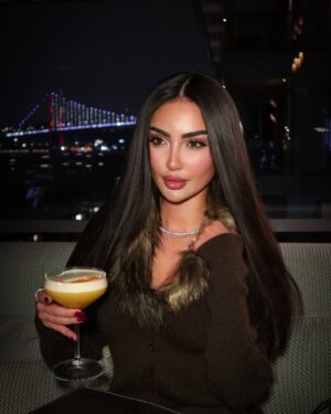 Nour AlGhandour Instagram - iyi günler canlarım 🤎