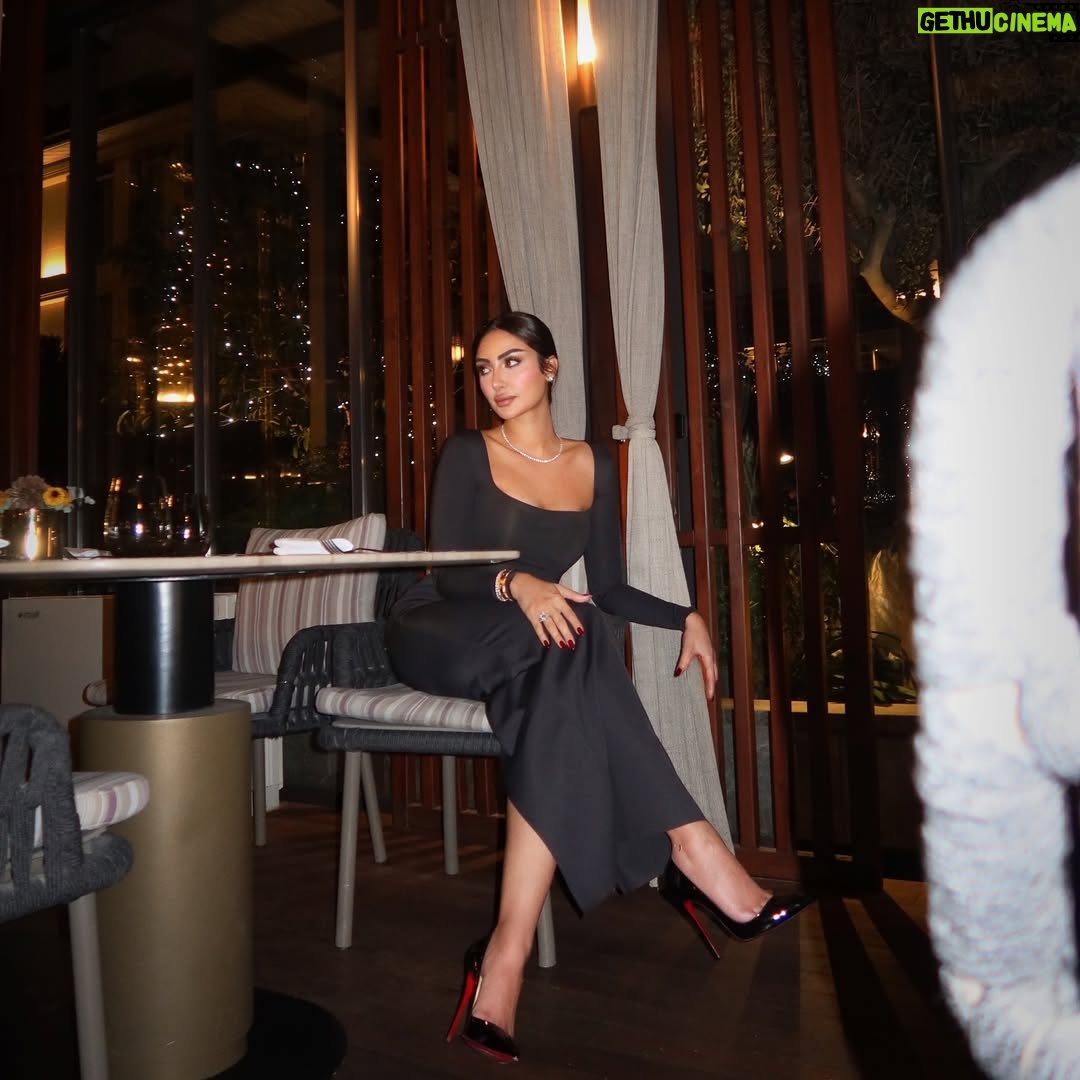 Nour AlGhandour - 105.2K Likes - 11:11 🖤