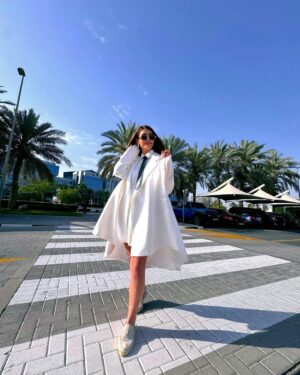Nour Ali Instagram - 🌞🤍

Jewelry @tiffanyandco 
Outfit @___blssd___
Thank u @omziag