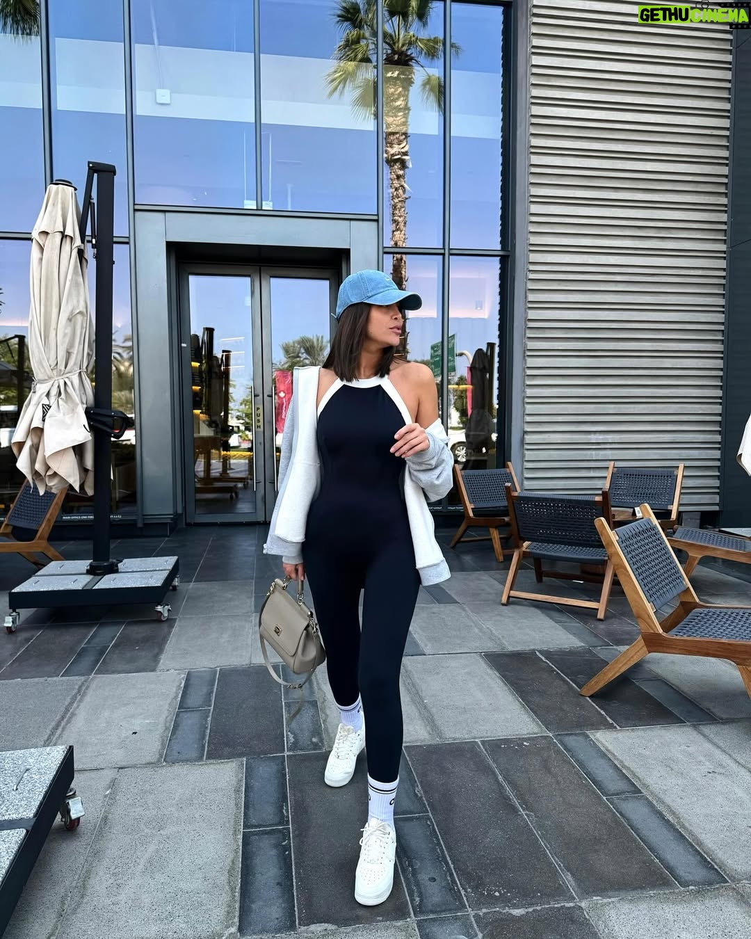 Nour Ali - 49.2K Likes - Hello 🧢