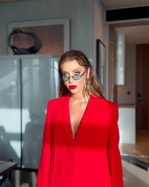 Nour Ali Instagram - ❤️🤍
Thank u @rivafashionme  for having me 

@dubaifashionweek