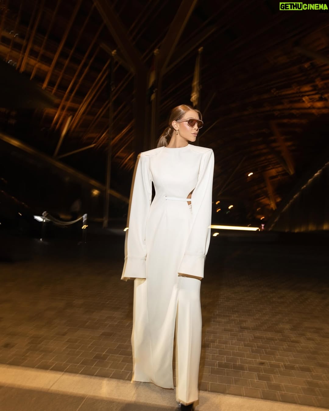 Nour Ali - 51K Likes - Playing dress up for @dubaifashionweek
@designersandus 🤍
Do you like my style??