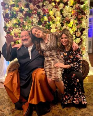 Nour Ehab Instagram - انا بموووت فيكووووا!!!!! و شكراً على كل حاجه اتعلمتها منكوا و شكراً انكوا كنتوا أم و أب حقيقيين و قدرنا نطلع حاجه كل الناس اتبسطت بيها و حبونا اوي اوووي 😍 و شكراً للمخرج الاستاذ احمد عبدالحميد الجميل الي عمل العيلة دي ❤️ و أستاذ محمد الحناوي المؤلف العظيم الي كتب كل الحلقات العظيمة دي ❤️
انا بحب كل حد كان بيتفرج على المسلسل و بشكركوا من كل قلبي على دعمكوا ليا و على كل كلمة حلوة كنتوا بتقولوهالي طووول ال ٤٥ حلقة…. بحبكواااا ❤️❤️❤️❤️