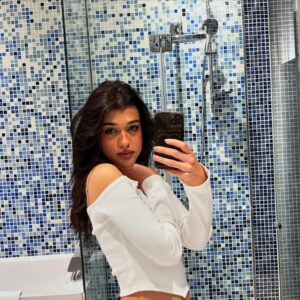 Nourine Abouseada Instagram - 8 am mirror selfies, @makeupby.ritaantoine 4ever !
