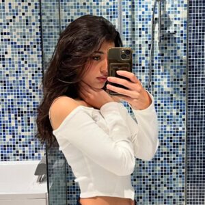Nourine Abouseada Instagram - 8 am mirror selfies, @makeupby.ritaantoine 4ever !