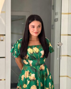 Numidia Lezoul Instagram - Ce qu’il me fallait pour partir au bal 🥹❤️of course !! I’m princesse 🥹❤️ @maisondejoelle_algerie 👌👑 !
