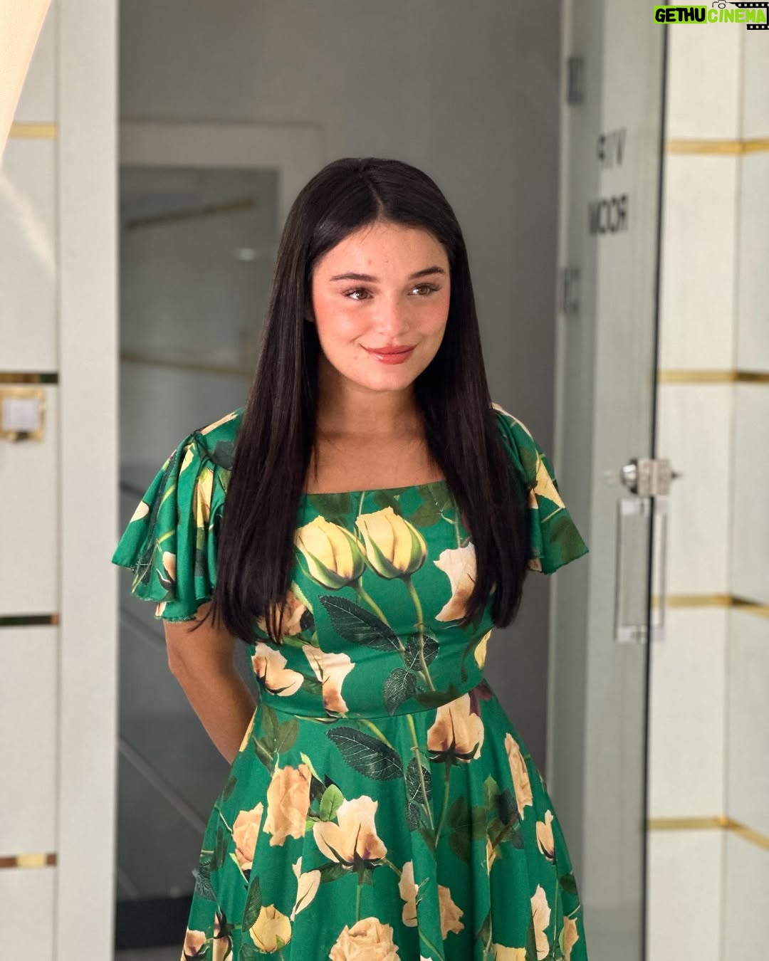 Numidia Lezoul - 282.2K Likes - Ce qu’il me fallait pour partir au bal 🥹❤️of course !! I’m princesse 🥹❤️ @maisondejoelle_algerie 👌👑 !