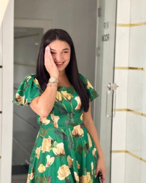 Numidia Lezoul Instagram - Ce qu’il me fallait pour partir au bal 🥹❤️of course !! I’m princesse 🥹❤️ @maisondejoelle_algerie 👌👑 !