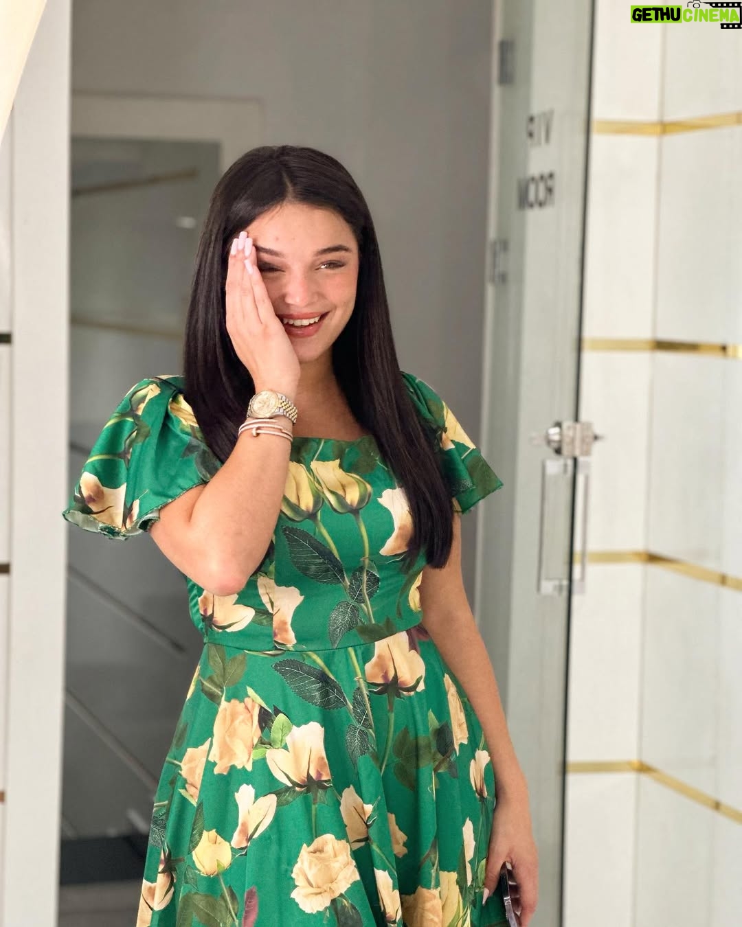 Numidia Lezoul - 282.2K Likes - Ce qu’il me fallait pour partir au bal 🥹❤️of course !! I’m princesse 🥹❤️ @maisondejoelle_algerie 👌👑 !