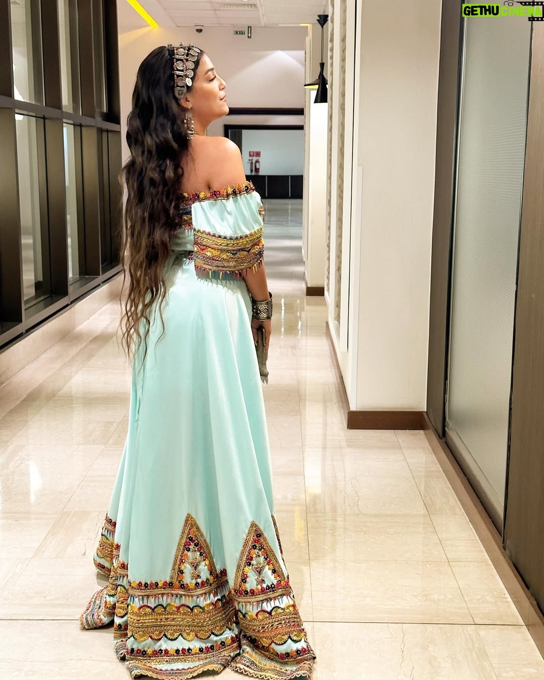 Numidia Lezoul - 382.3K Likes - Tres heureuse de voir deux amoureux se réunir pour la vie ♥️ je vous souhaite une belle et longue vie mes chéris #dina #yanis #love #mannager Habillée par la meilleure @louzri_malika et coiffée by @midou_berrhmoune #kabyle