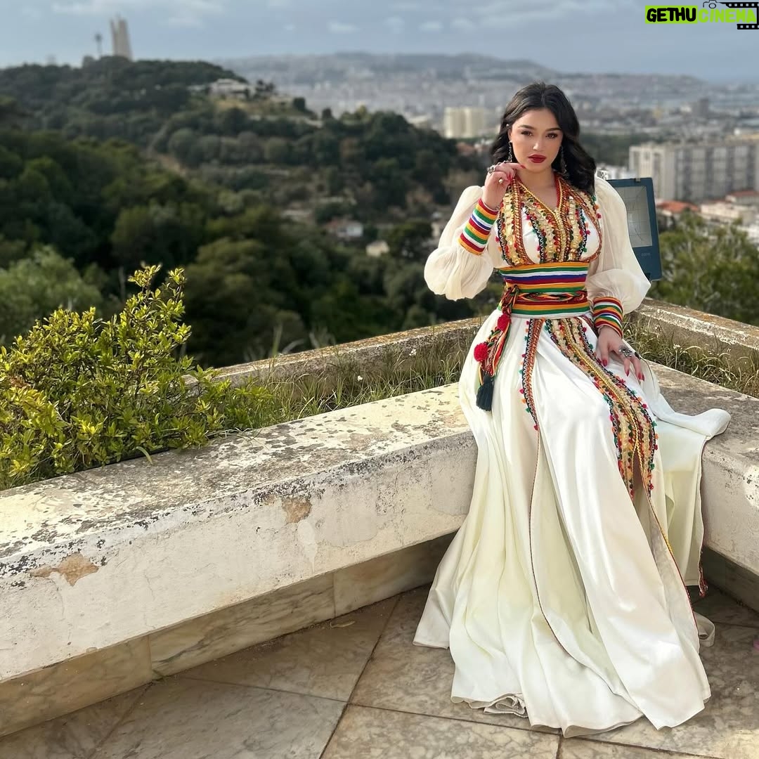 Numidia Lezoul - 256.5K Likes - Algérie mon amour Algérie pour toujours 🇩🇿
Une journée inoubliable s’est écoulée lors de cet événement prestigieux où tous les artistes de mon pays étaient réunis. La présence de la ministre de la culture a ajouté une touche d’élégance et de grandeur à cette belle après-midi.
Cette journée restera gravée dans ma mémoire comme un moment de partage, d’émotion et d’inspiration. Je suis reconnaissant d’avoir pu vivre une telle expérience et je suis ressorti de cet événement avec le cœur rempli de gratitude et d’admiration pour tous les artistes et pour la richesse de notre culture. Vive l’Algérie 🇩🇿
.
.
.
Dress : @fouzichekroun
Hair: @midou_berrhmoune
Bijoux: @le_camelianawelchibah #kabyle ❤️