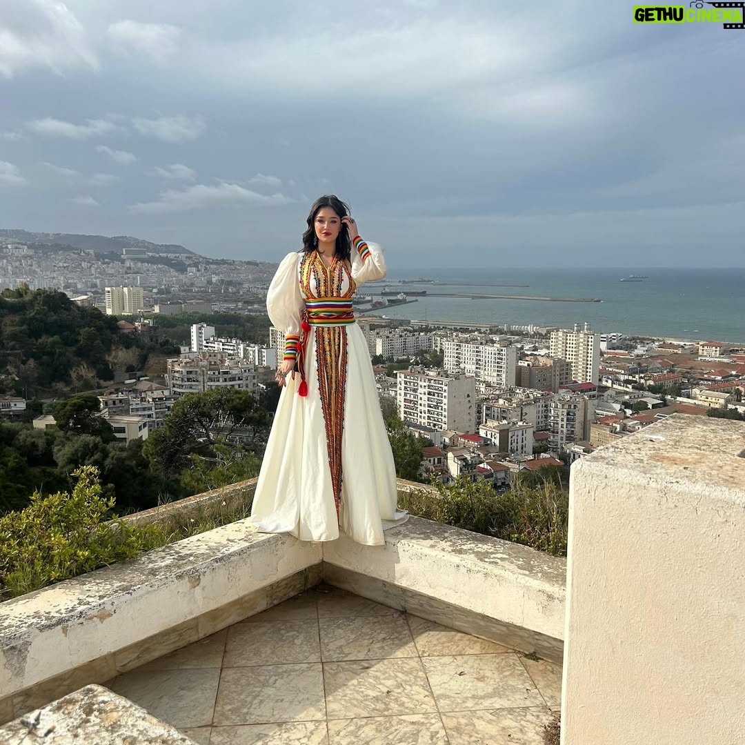 Numidia Lezoul - 256.5K Likes - Algérie mon amour Algérie pour toujours 🇩🇿
Une journée inoubliable s’est écoulée lors de cet événement prestigieux où tous les artistes de mon pays étaient réunis. La présence de la ministre de la culture a ajouté une touche d’élégance et de grandeur à cette belle après-midi.
Cette journée restera gravée dans ma mémoire comme un moment de partage, d’émotion et d’inspiration. Je suis reconnaissant d’avoir pu vivre une telle expérience et je suis ressorti de cet événement avec le cœur rempli de gratitude et d’admiration pour tous les artistes et pour la richesse de notre culture. Vive l’Algérie 🇩🇿
.
.
.
Dress : @fouzichekroun
Hair: @midou_berrhmoune
Bijoux: @le_camelianawelchibah #kabyle ❤️