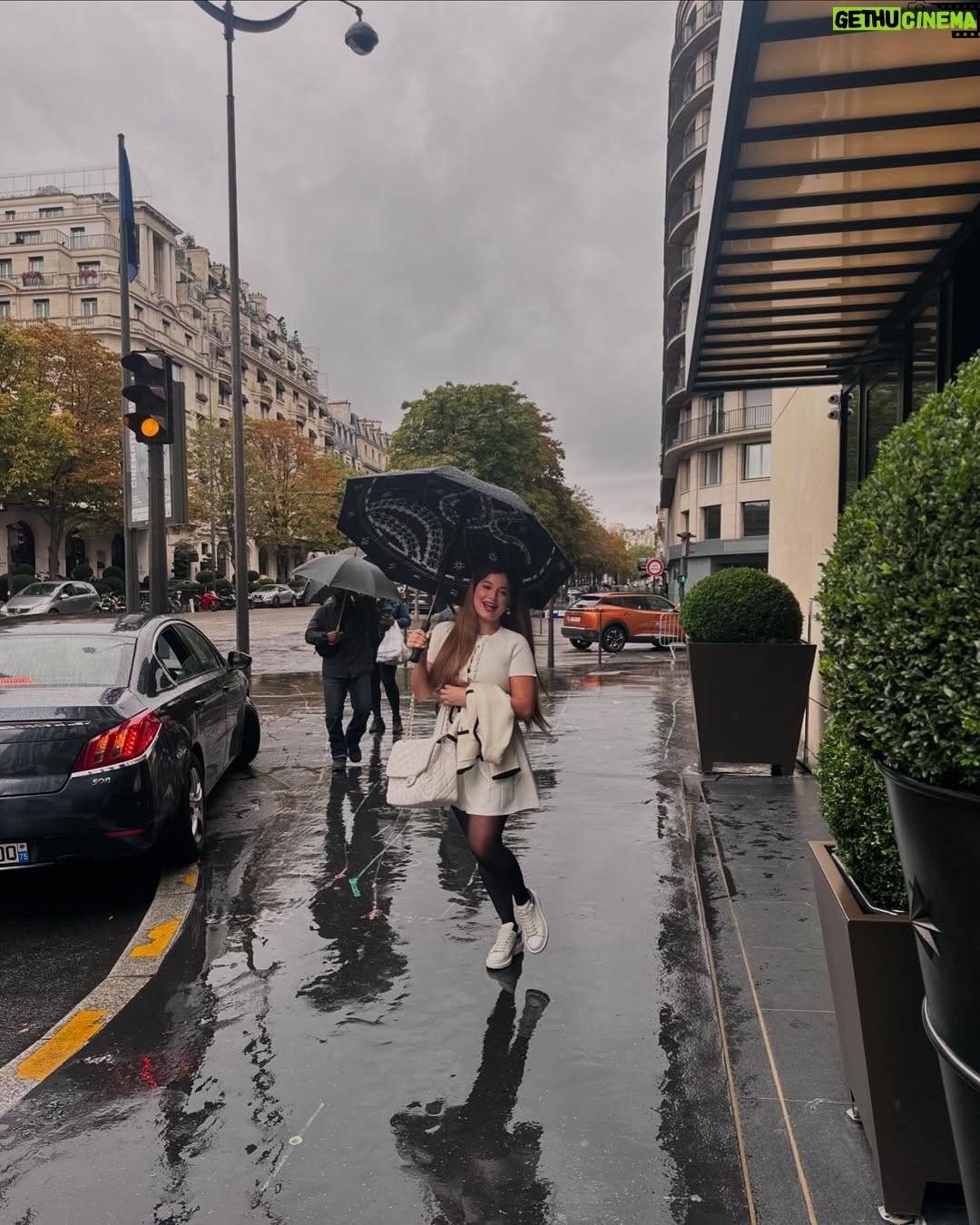 Numidia Lezoul - 237.2K Likes - Paris White 🤍
