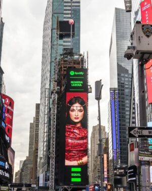 Numidia Lezoul Instagram - Equal Spotify Arabia ! Je suis sur Time square les gars en خيط الروح ! أنا فخورة بهاد الشي ! او فرحانة❤️❤️❤️ merci à tous mes auditeurs 🇩🇿❤️❤️❤️ #numidia lezoul