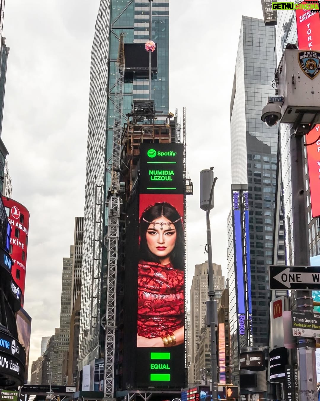 Numidia Lezoul - 357.3K Likes - Equal Spotify Arabia ! Je suis sur Time square les gars en خيط الروح ! أنا فخورة بهاد الشي ! او فرحانة❤️❤️❤️ merci à tous mes auditeurs 🇩🇿❤️❤️❤️ #numidia lezoul