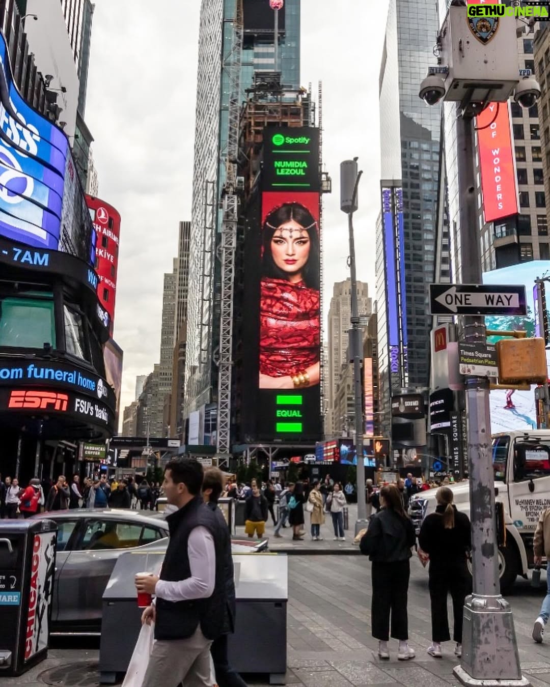 Numidia Lezoul - 357.3K Likes - Equal Spotify Arabia ! Je suis sur Time square les gars en خيط الروح ! أنا فخورة بهاد الشي ! او فرحانة❤️❤️❤️ merci à tous mes auditeurs 🇩🇿❤️❤️❤️ #numidia lezoul
