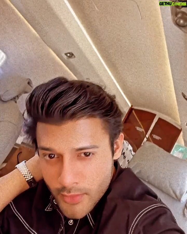 Nupur Sanon - 387.8K Likes - ‘Cause it’s my favourite boy’s birthday! 🦁♥️
Swipe for two goofs🤭 @stebinben
#BirthdayPost #SB