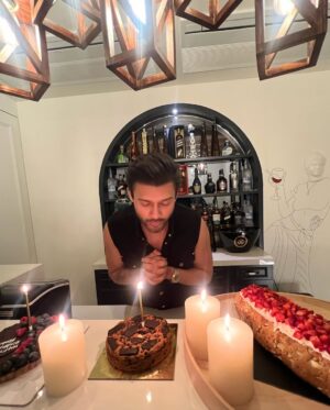 Nupur Sanon Instagram - ‘Cause it’s my favourite boy’s birthday! 🦁♥️

Swipe for two goofs🤭 @stebinben 

#BirthdayPost #SB