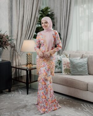 Nur Fazura Instagram - Aidilfitri terindah bersama cinta hatiku @nurfatimaisya 💕