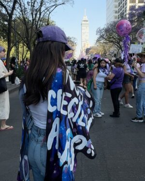 Oka Giner Instagram - Se va a caer! 
#8M 💜