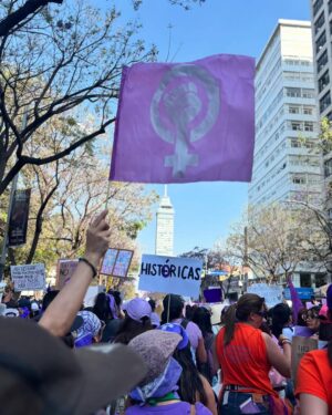 Oka Giner Instagram - Se va a caer! 
#8M 💜