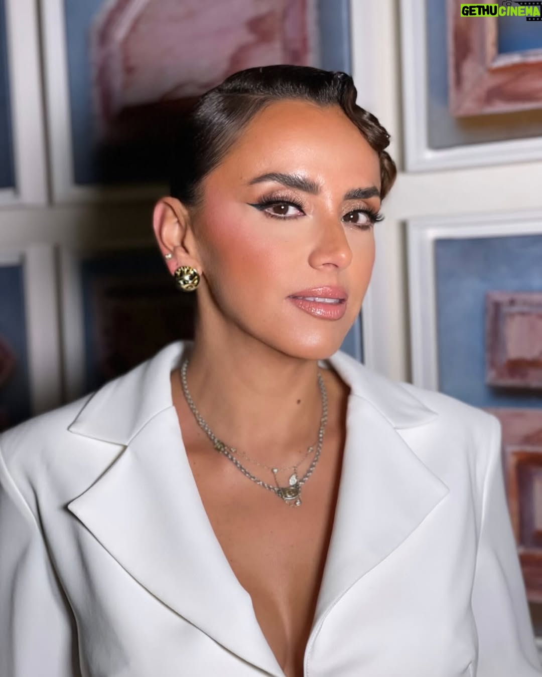 Ola Roshdy - 6.5K Likes - The beautiful @ola.roshdy 🤍
@redseafilm
Sponsored by @salon_mermaid
Stylist: @angie_neklawy
Tailleur: @miojofficial
Earings: @vintagelanejewelry
