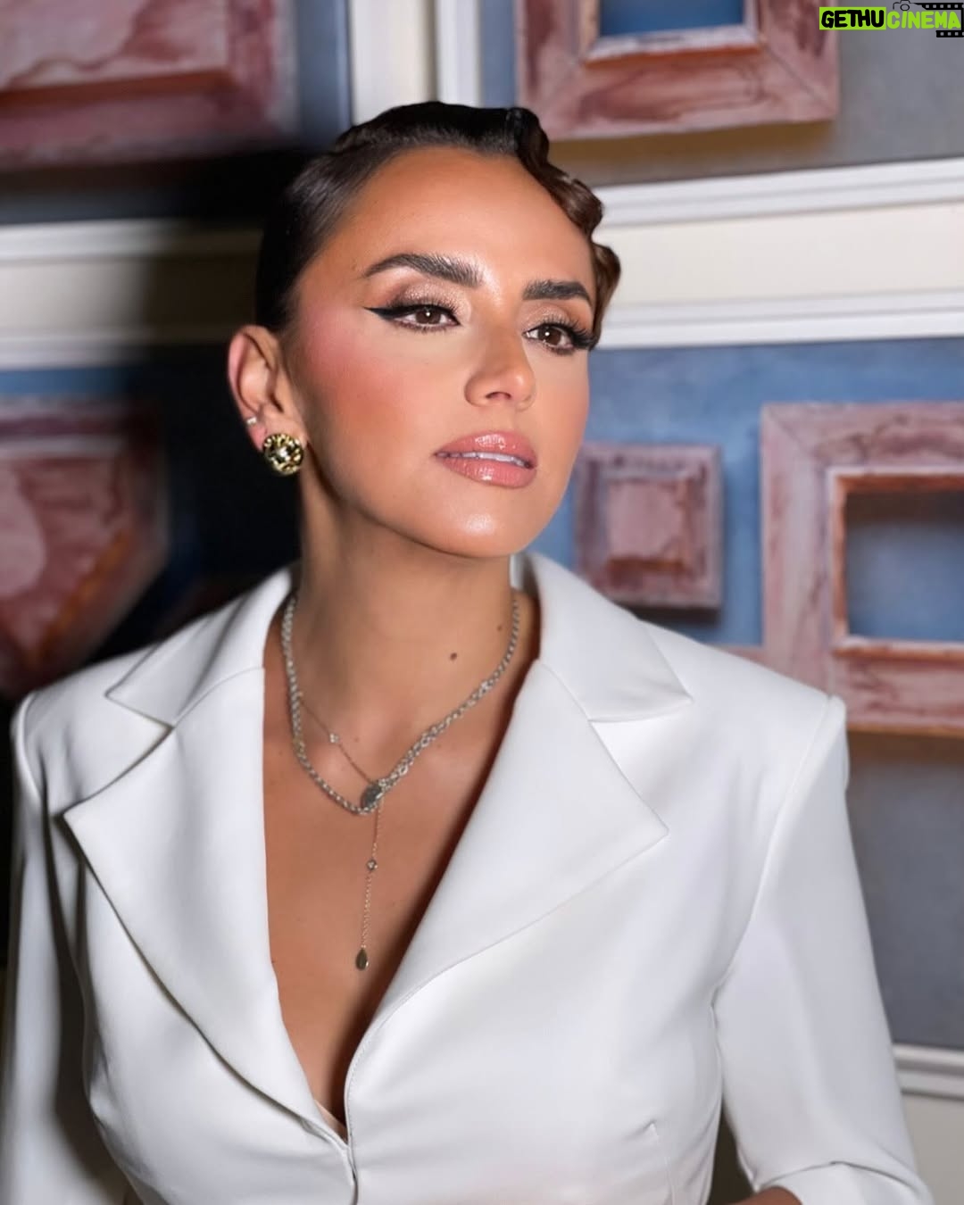 Ola Roshdy - 6.5K Likes - The beautiful @ola.roshdy 🤍
@redseafilm
Sponsored by @salon_mermaid
Stylist: @angie_neklawy
Tailleur: @miojofficial
Earings: @vintagelanejewelry