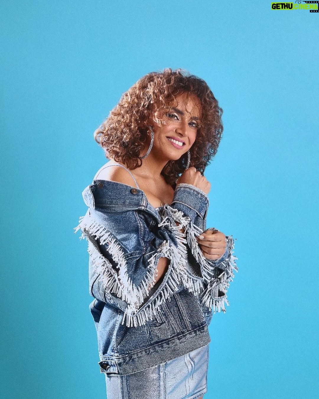 Ola Roshdy - 3 Likes - Wooops!!! 👖👖Denim ‘24 😎😎
Stylist @marwaabdelsamie
Make Up @nadaswidanmua
Curl styling @thecurlystudio
Styling products @o.curls_
Photos by @cherineshiha
