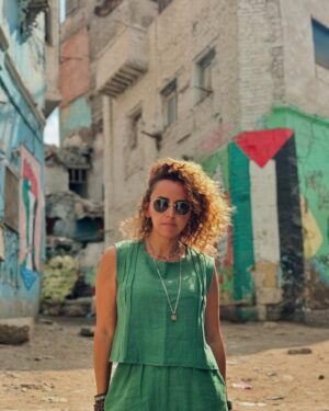 Ola Roshdy Instagram - جمعة مباركة و فلسطين حرة و لبنان بسلام! 
🍉🍉🇵🇸🇵🇸🇱🇧🇱🇧
Shots captured by the talented @rahmaelsawah_ 
Pure 100% Egyptian linen outfit by @yalin.eg 
Use my promocode OLA15 for 15% off total order value! 🙏🏻🙏🏻