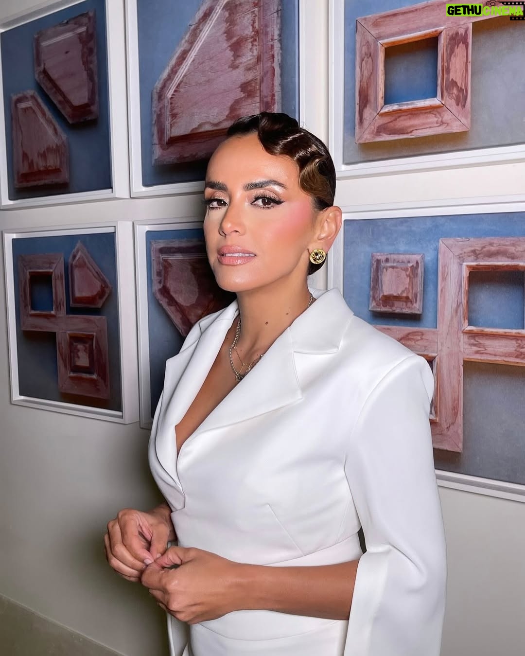 Ola Roshdy - 6.5K Likes - The beautiful @ola.roshdy 🤍
@redseafilm
Sponsored by @salon_mermaid
Stylist: @angie_neklawy
Tailleur: @miojofficial
Earings: @vintagelanejewelry