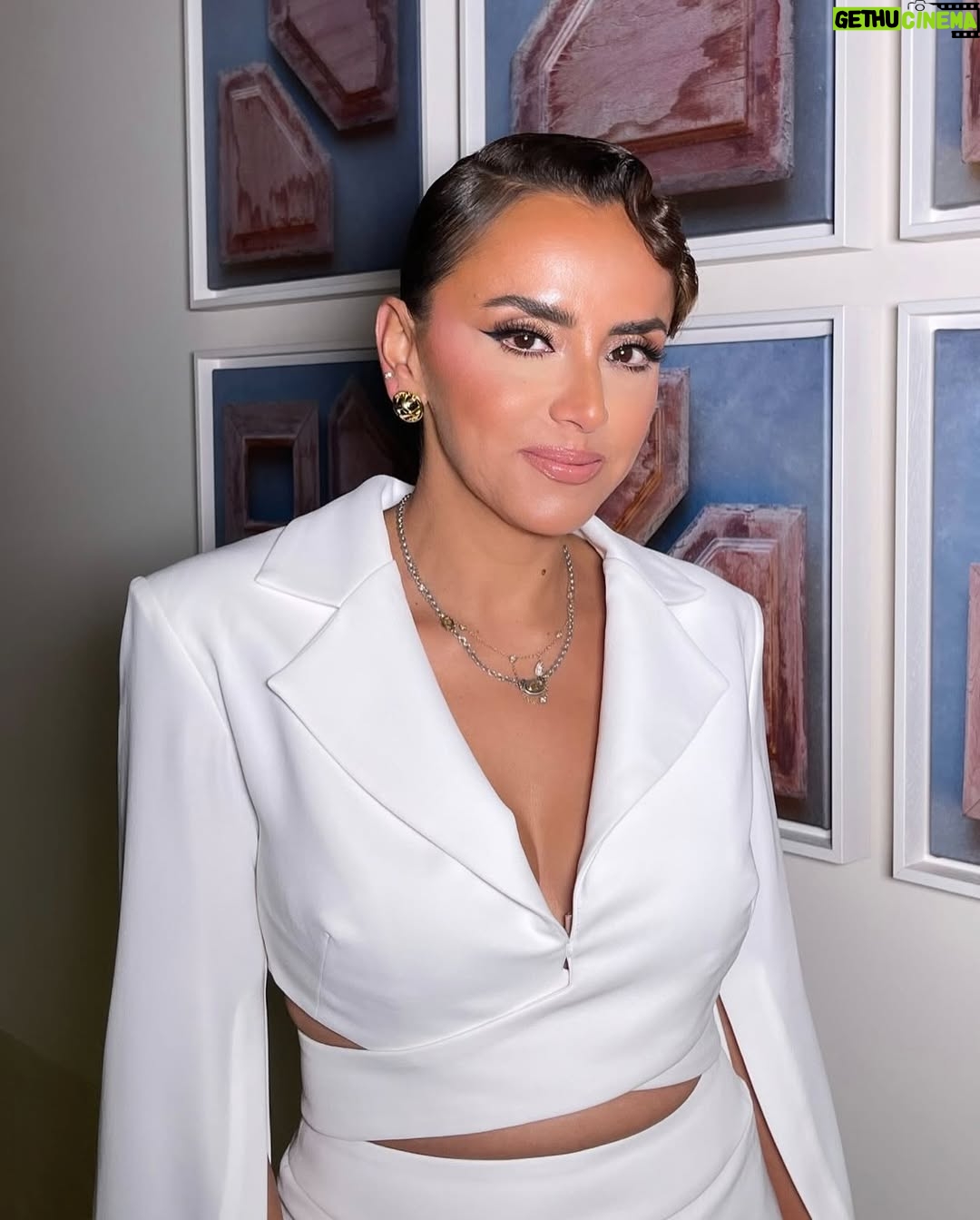 Ola Roshdy - 6.5K Likes - The beautiful @ola.roshdy 🤍
@redseafilm
Sponsored by @salon_mermaid
Stylist: @angie_neklawy
Tailleur: @miojofficial
Earings: @vintagelanejewelry