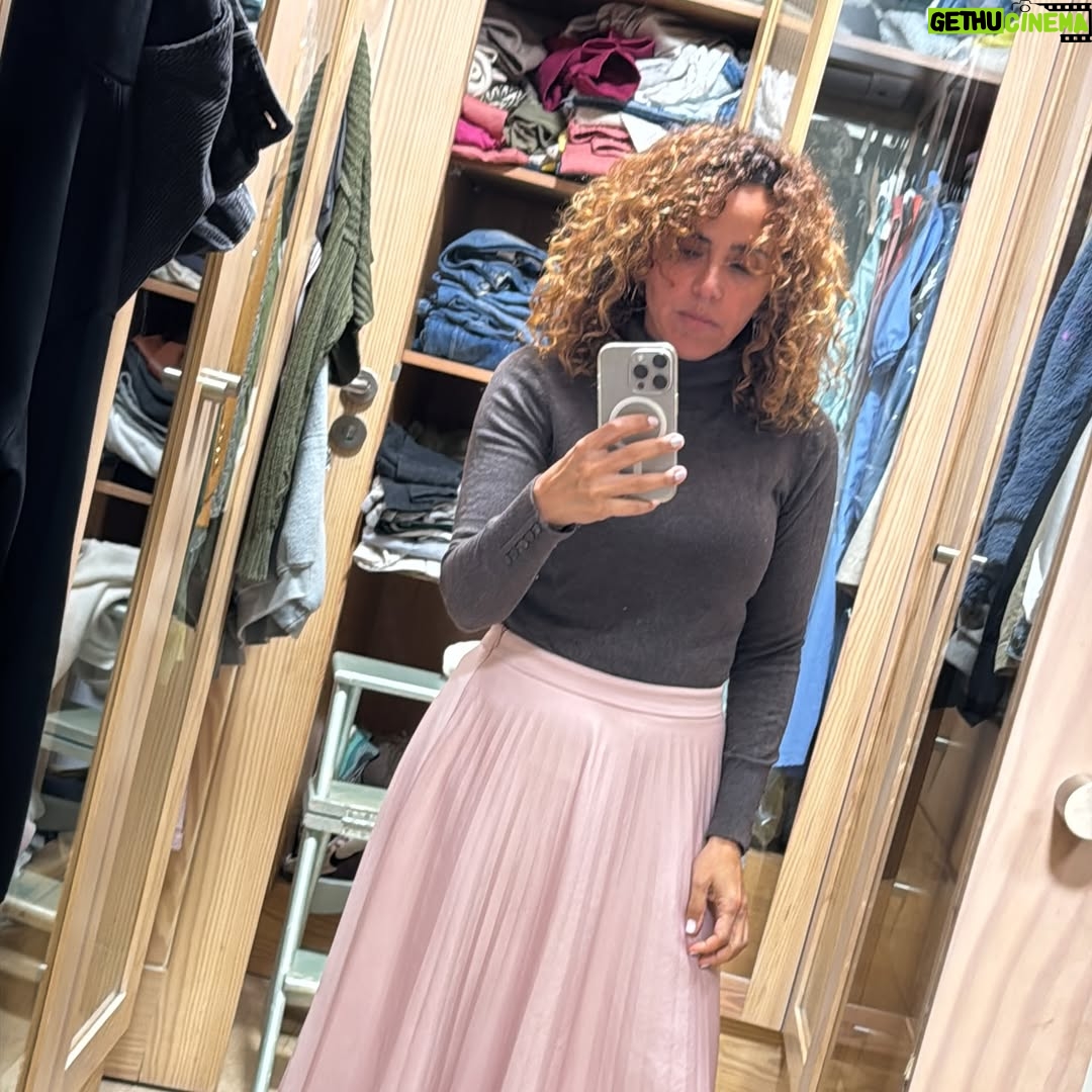 Ola Roshdy - 3 Likes - Mirror Mirror on the wall….
اسعد لحظات حياتي 😏🫣
