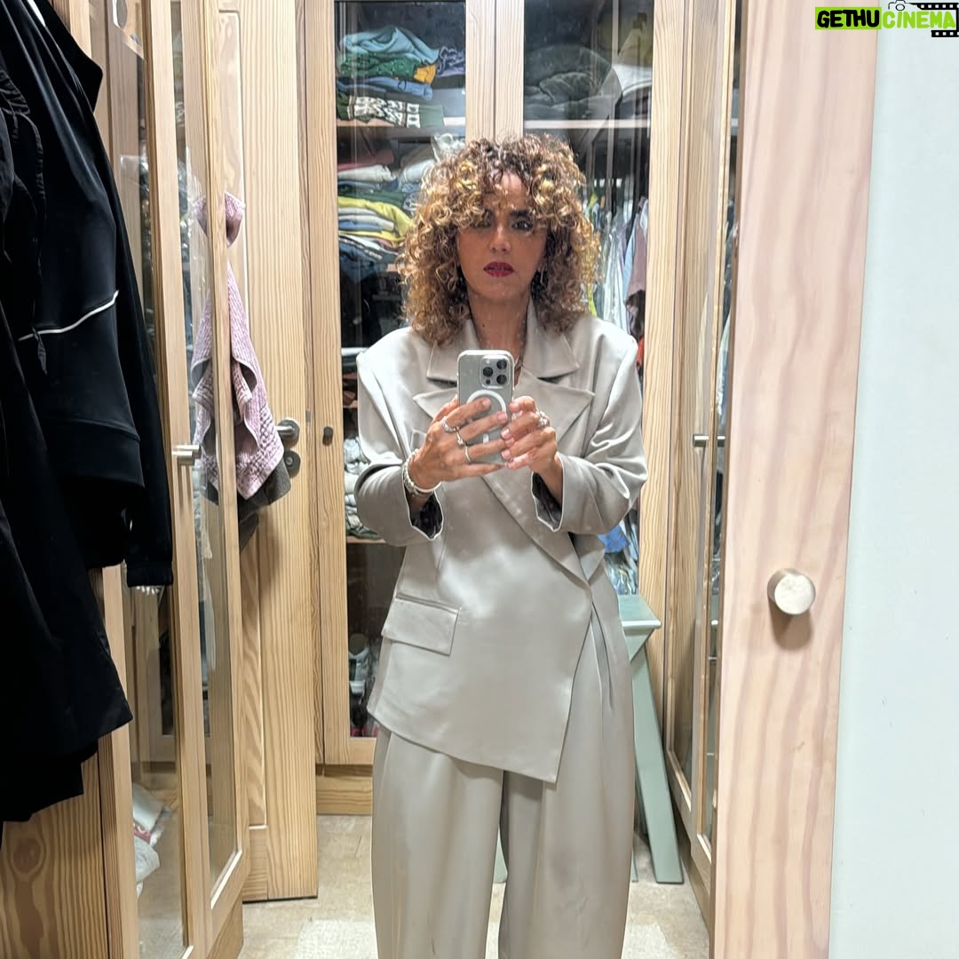 Ola Roshdy - 3 Likes - Mirror Mirror on the wall….
اسعد لحظات حياتي 😏🫣