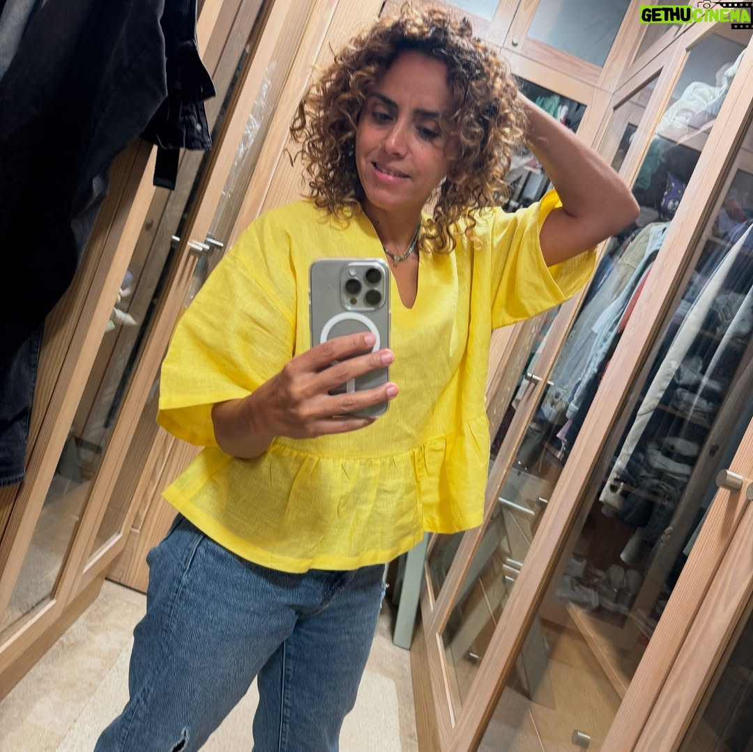 Ola Roshdy - 3 Likes - Mirror Mirror on the wall….
اسعد لحظات حياتي 😏🫣