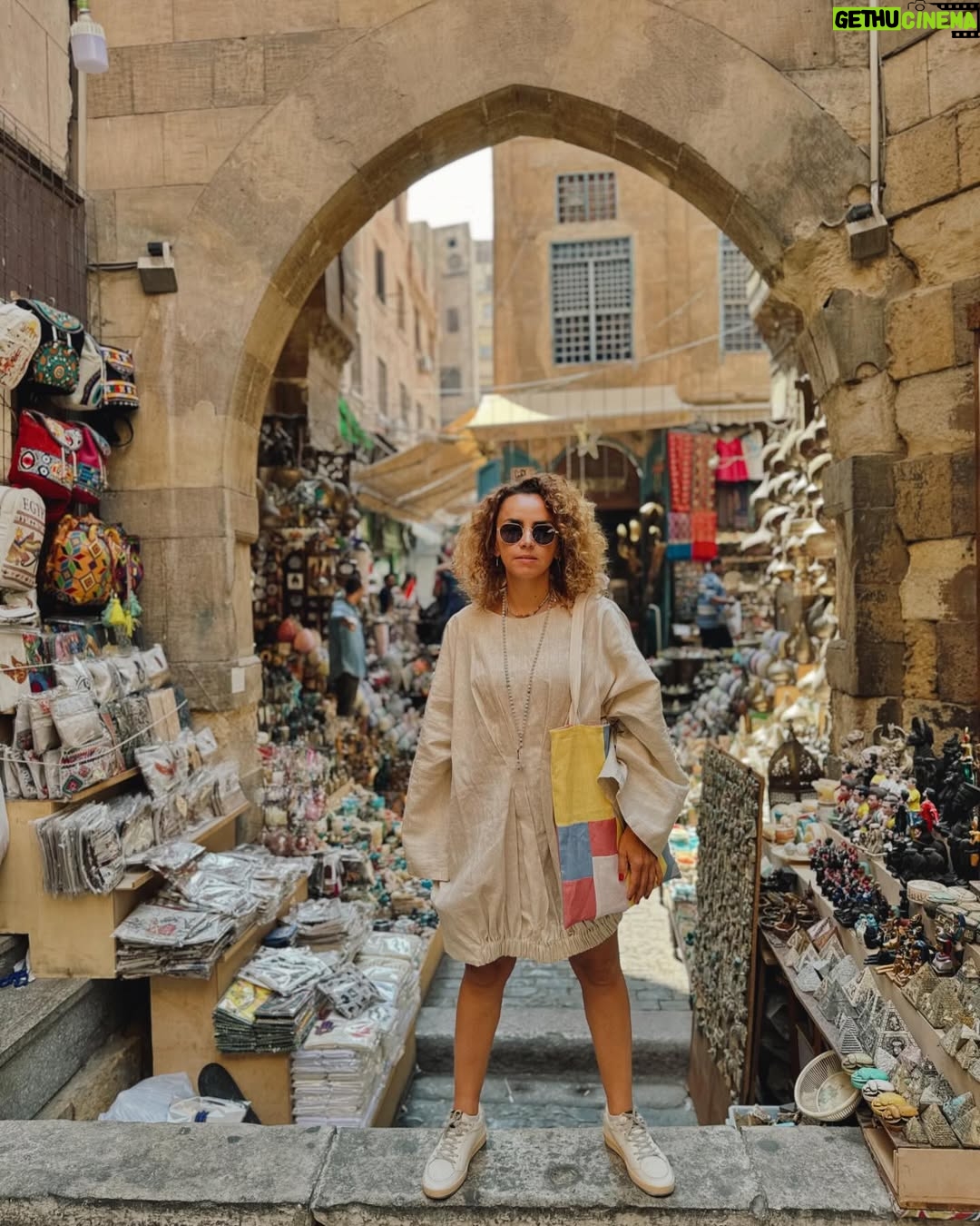 Ola Roshdy - 21.6K Likes - Masr Om El Donia 💙💕
شمين ريحة الخان في الصورة؟؟ ريحة الطيبة و الأمان؟ ريحة الدفئ والحنان؟ (والله مكنش قصدي اعمل قافية 😅😂 جت كده!)
Dress & Tote Bag @yalin.eg
Photography @reelsbyrahmaelsawah
