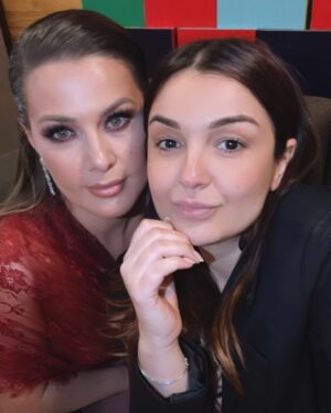 Olta Gixhari Instagram - Kjo ka qene nje tjeter eksperience e mrekullueshme.
Dua te falenderoj te gjithe njerezit qe me kane ndihmuar ne kete rrugetim.
Faleminderit Klan Kosova per mundesine dhe Olsa , Dini per besimin.
Faleminderit Valdrin dhe Arber qe jeni me mua ne cdo dalje dhe me beni te shkelqej.
Faleminderit hotel Emerald per mikpritjen.
Mbi te gjitha, faleminderit publikut te mrekullueshem te Kosoves dhe jo vetem qe me deshi aq shume.
Ju dua ❤️