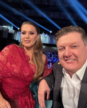 Olta Gixhari Instagram - Kjo ka qene nje tjeter eksperience e mrekullueshme.
Dua te falenderoj te gjithe njerezit qe me kane ndihmuar ne kete rrugetim.
Faleminderit Klan Kosova per mundesine dhe Olsa , Dini per besimin.
Faleminderit Valdrin dhe Arber qe jeni me mua ne cdo dalje dhe me beni te shkelqej.
Faleminderit hotel Emerald per mikpritjen.
Mbi te gjitha, faleminderit publikut te mrekullueshem te Kosoves dhe jo vetem qe me deshi aq shume.
Ju dua ❤️