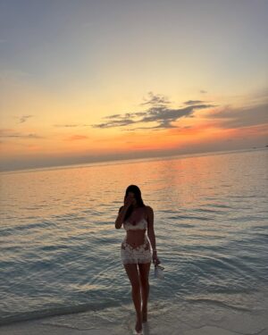 Oriola Marashi Instagram - Endless summer 🐚 🌅