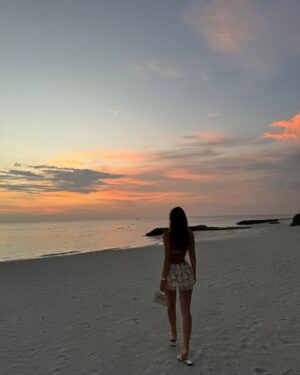 Oriola Marashi Instagram - Endless summer 🐚 🌅