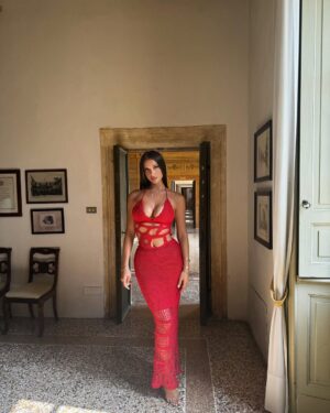 Oriola Marashi Instagram - Obbsesed with red lately ♥️

Faleminderit @ina__handmade qe e qendise me duart e tua te arta kte fustan, suport gjithmone per vajzat dhe grate qe krijojne handmade nga fillimi love it 🥰