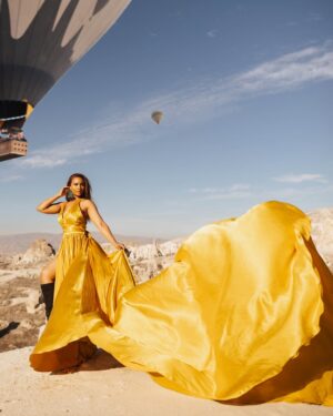 Osas Ighodaro Instagram - 💫💛💛💛💫

🎥 ~ @hulyalaleci 

#newexperiences #travel #cappadocia #turkey #osasighodaro 💫