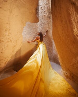 Osas Ighodaro Instagram - 💫💛💛💛💫

🎥 ~ @hulyalaleci 

#newexperiences #travel #cappadocia #turkey #osasighodaro 💫
