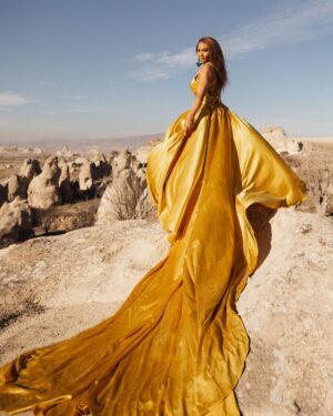 Osas Ighodaro Instagram - 💫💛💛💛💫

🎥 ~ @hulyalaleci 

#newexperiences #travel #cappadocia #turkey #osasighodaro 💫