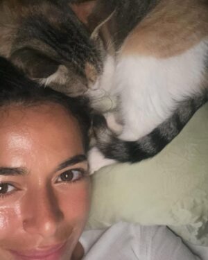 Ouidad Elma Instagram - I am at @ifmarrakech at 3 pm collecting the signatures 🐾✍🏽

Thank you to everyone who is taking action and making things change. Thank you to those who have signed, those who are signing, those who are gathering signatures and spreading this cause. Thank you to those who bring a smile to my face every day through their commitment and solidarity. I am deeply moved by this unity around our companions, the cats and dogs.

As a Moroccan, and as a Muslim, I believe it is essential to stand for our true values: the values of our ancestors, the values of our nation, and the values that will shape our future. We cannot remain silent in the face of corruption, massacres, and the extermination of pure and innocent beings.

We will fight. We will not back down. Each one of you is fulfilling your duty as a human being by standing up for justice and compassion. Thank you from the bottom of my heart.
We stand together for the truth. 🐾❤️🇲🇦

شكراً لكل من يتحرك ويجعل الأمور تتغير. شكراً لكل من وقع، لكل من يوقع، لكل من يجمع التوقيعات وينشر هذه القضية. شكراً لكل من يرسم الابتسامة على وجهي كل يوم من خلال التزامه وتضامنه. أنا متأثرة بشدة بهذه الوحدة حول رفاقنا، القطط والكلاب.

كمغربي/ة، وكمسلم/ة، أؤمن أنه من الضروري أن نتمسك بقيمنا الحقيقية: قيم أجدادنا، قيم وطننا، والقيم التي سترسم مستقبلنا. لا يمكننا أن نصمت أمام الفساد، أمام المجازر، أمام إبادة أرواح طاهرة وبريئة.

سنناضل. لن نستسلم. كل واحد منكم يؤدي اليوم واجبه الإنساني بالدفاع عن العدالة والرحمة. شكراً لكم من أعماق القلب.
نحن معًا من أجل الحقيقة.