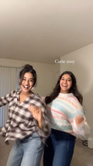 Oviya Santhakumar Instagram - 🤎🤎 @kavya_san99