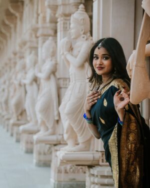 Oviya Santhakumar Instagram - Six yards of elegance, draped in tradition and woven with grace.”
Saree: A timeless symbol of beauty and heritage, flowing with stories of tradition and grace.
Photographed at @akshardhamusa, capturing the serenity and charm of Indian culture.

#SareeLove #IndianHeritage #TraditionalElegance #TimelessBeauty #CulturalGrace #SareeNotSari #templediaries
#SareeNotSari #TimelessTradition 
Pc: @sudhakar_3697 
Saree: @sundari_silks